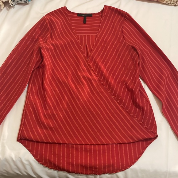 BCBGMaxazria Venetian Red Long Sleeve High Low Surplus Blouse Size Small EUC - Picture 3 of 7